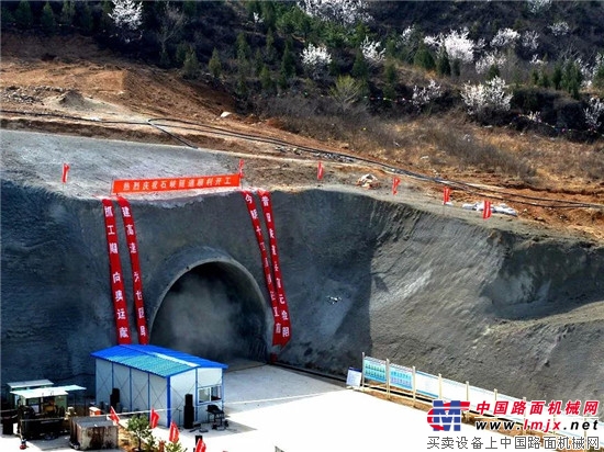徐工铁装六月首发 北京兴延高速再添隧道施工利器