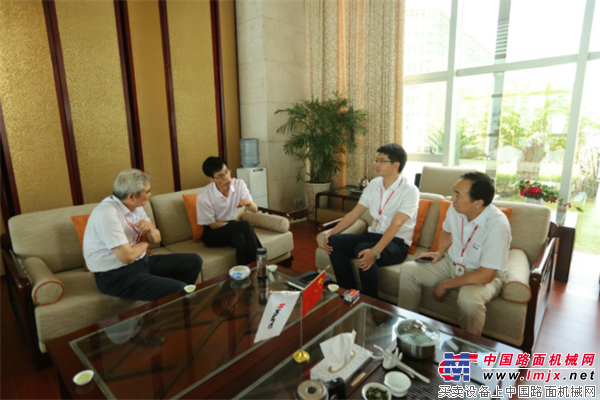中国砂石协会会长胡幼奕先生到访南方路机  共同探讨砂石骨料绿色环保之路 