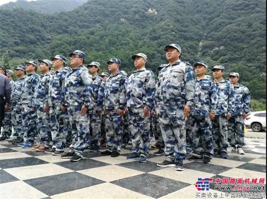 徐工：端午节，家家团圆时，这群机械男八百里秦川雨中练兵