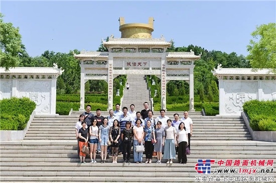 烟台市环境监控中心全体党员参观方圆集团开展党员教育活动