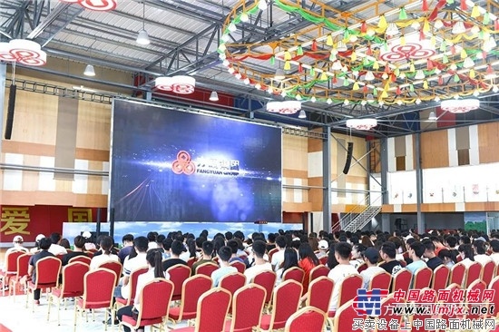 烟台大学文经学院300余名学生走进方圆集团参观 