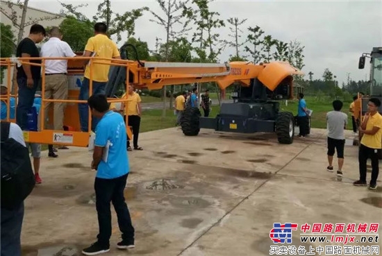 徐工首次全国高空作业平台租赁商服务人员培训班落幕 