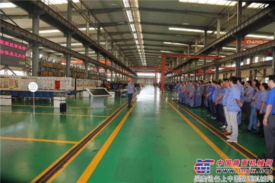 国机重工常林公司：装载机事业部召开半年度总结表彰会议