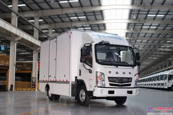 華菱星馬首批自主開發的純電動廂式運輸車正式麵向市場 