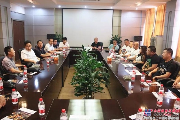 “华菱行 汉马行” 辽宁地区运输行业代表走进华菱星马参观交流