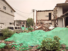 李杨所在的村庄正在进行拆迁