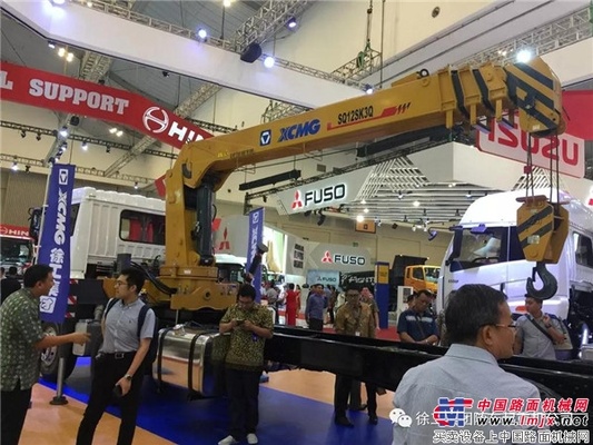 徐工随车联合印尼代理商参展印尼“The 26th GAIKINDO Auto Show”