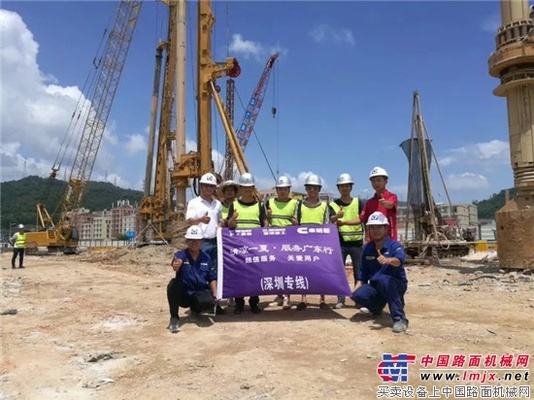清凉一夏服务客户 汗水浇筑徐工口碑 