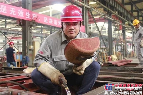 西筑工匠——贺战利