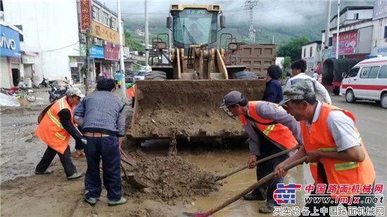 与洪灾抗衡 徐工装载机保各地度汛 