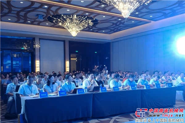 2018中国二手工程机械设备行业发展高峰论坛成功举办