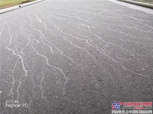 中大机械：乌兰巴托机场高速雨后效果