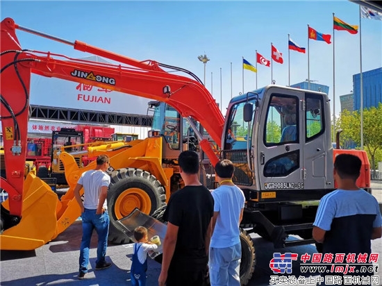 晋工机械亮相第六届中国—亚欧博览会 