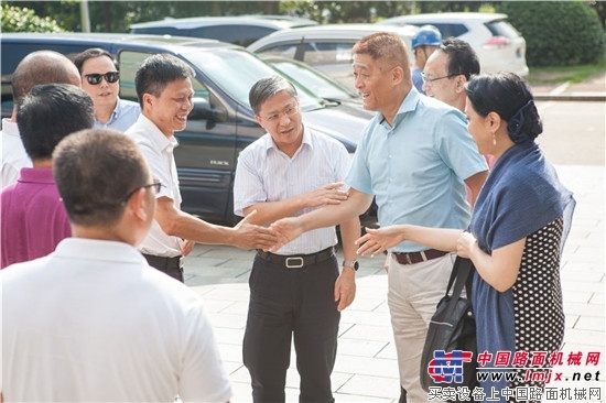 湖南省发展海外顾问团一行调研山河智能