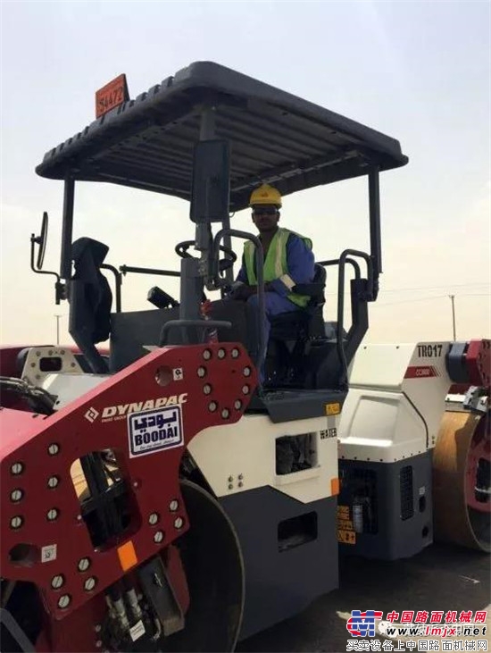 戴纳派克力助科威特油田新区道路开发建设工程
