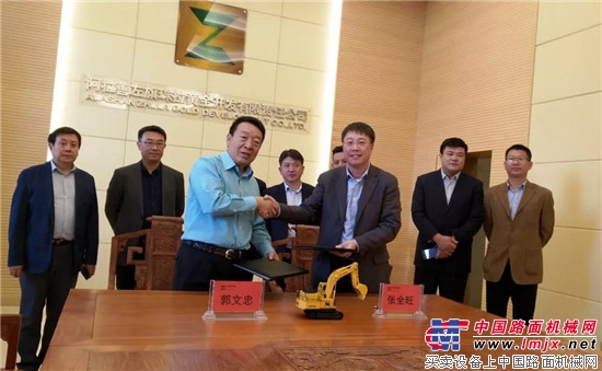 小松（中国） 2台PC2000-8大型液压挖掘机在内蒙古顺利交付用户