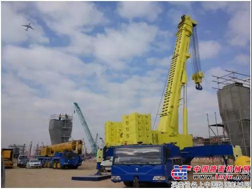 中联重科：港珠澳大桥建设中的10W+！QAY500吊重超十万吨香港客户授牌点赞