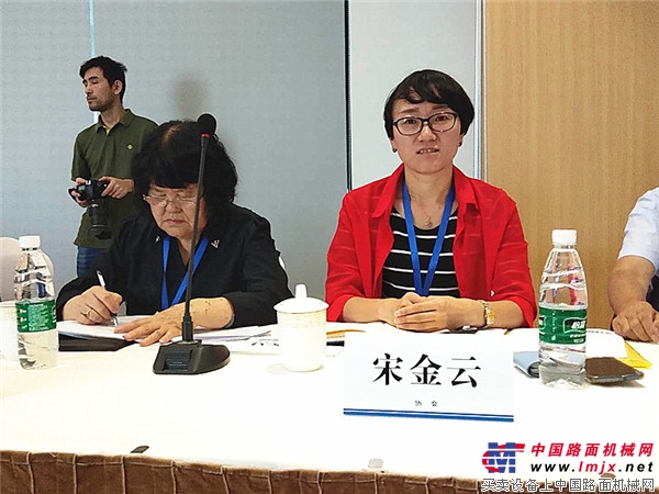 筑机分会2018年三项标准审查会在江苏靖江召开