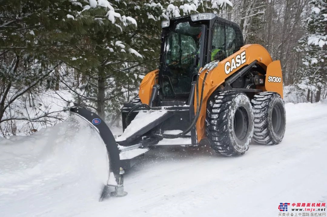 冬季除雪必备神器——凯斯S系滑移装载机 