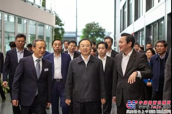 吴政隆省长视察徐工欧研，赞扬徐工是中德、江苏和北威州合作的成功典范