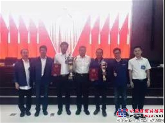 献礼国庆，山河智能用冠军奖杯祝贺祖国生日