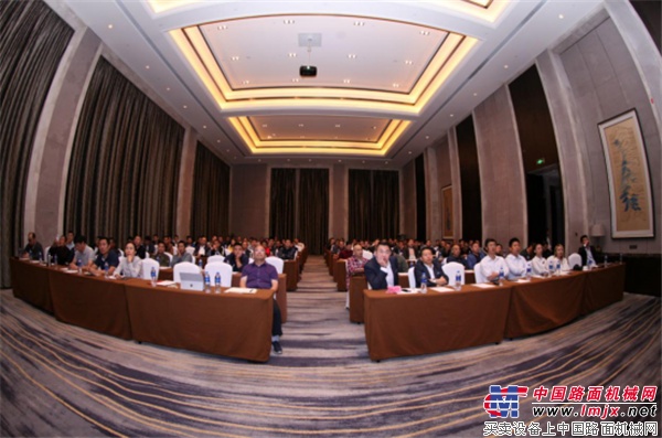 南方路機環保型瀝青攪拌設備技術研討會在江西南昌成功舉辦