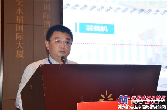 山推營銷公司總經理李林出席2018年鏟運機械協會年會並發表主題演講