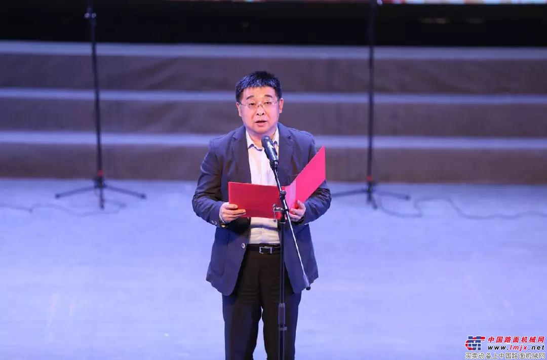 拥抱新时代，魅力唱团深情演绎徐工最美旋律