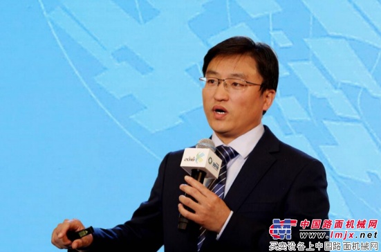 山推党委书记、总经理张民出席2018中国工程机械营销大会并作主题演讲