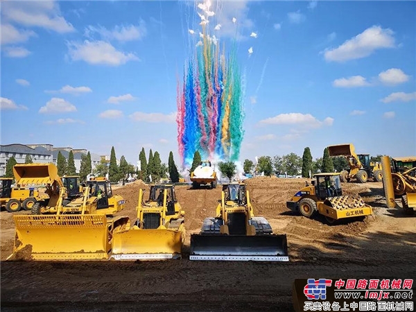 这可能是中国区规模最大的一次工程机械设备演示！