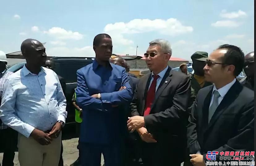 赞比亚总统伦古参观西筑设备