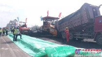 中大机械：抗离析摊铺机广西阳鹿高速2标沥青下面层实验路顺利开铺！