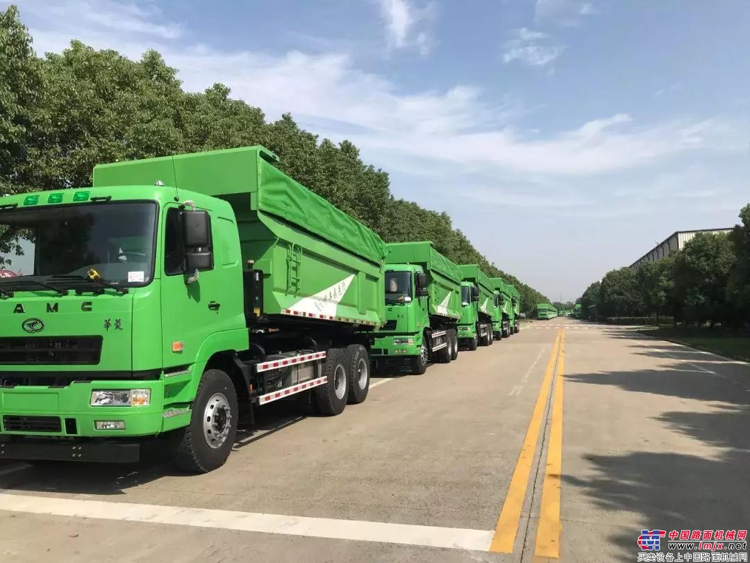 華菱星馬：助力中國藍 60台新型環保渣土車發往江西市場