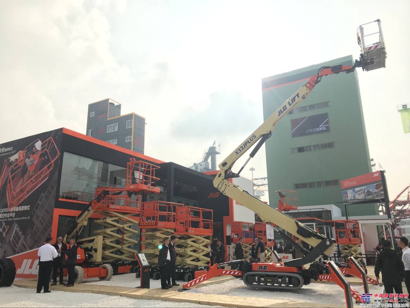 站世界高度 看行业未来！捷尔杰震撼亮相bauma CHINA 2018