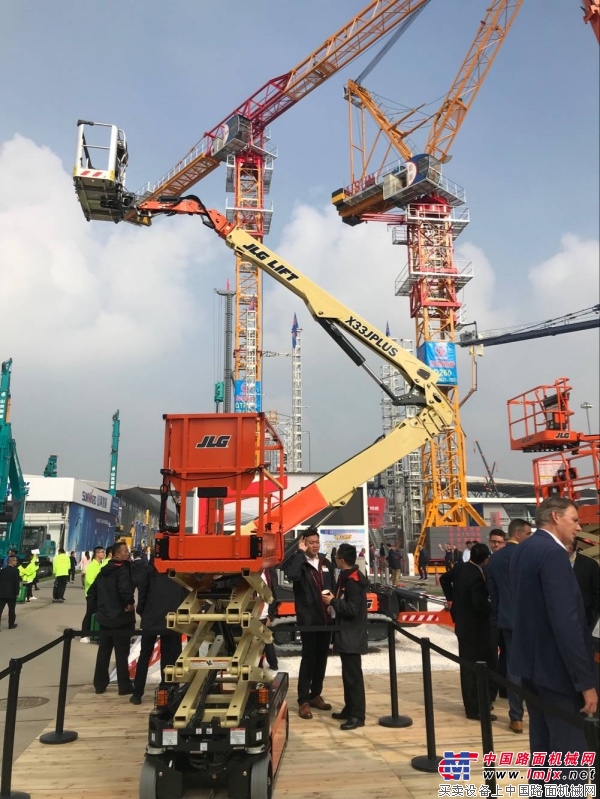 站世界高度 看行业未来！捷尔杰震撼亮相bauma CHINA 2018