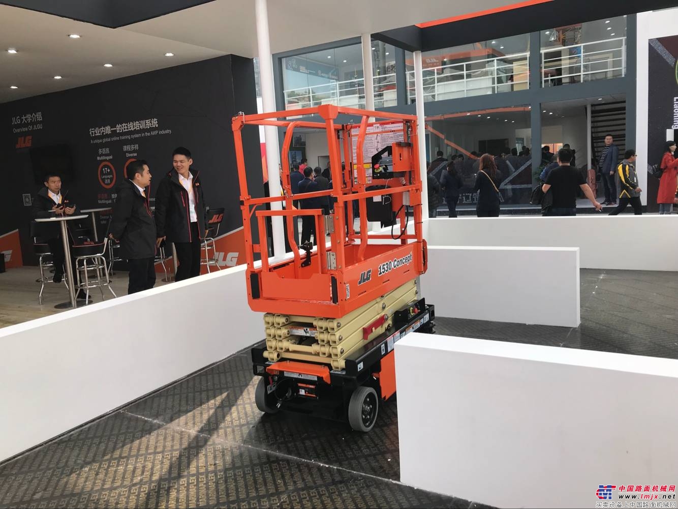 站世界高度 看行业未来！捷尔杰震撼亮相bauma CHINA 2018