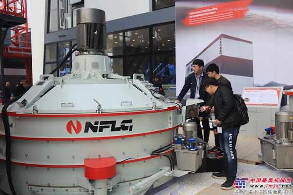 引人瞩目 南方路机宝马展现场演示三大明星产品