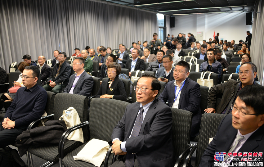 中国工程机械电动化转型研讨会在上海宝马展举行