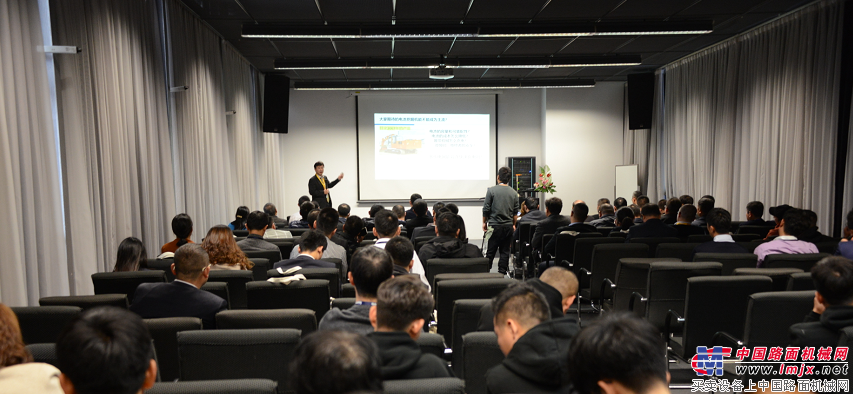 中国工程机械电动化转型研讨会在上海宝马展举行