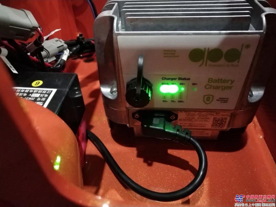 2018上海宝马展 | 星邦“黑科技”之锂电池剪叉平台了解一下？