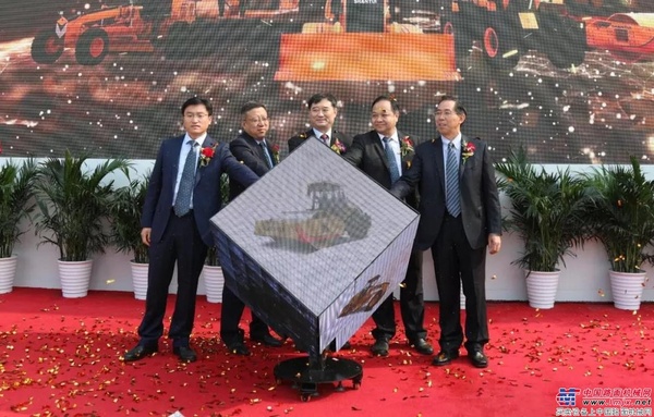 山推道路机械：脚踏实地 志存高远！