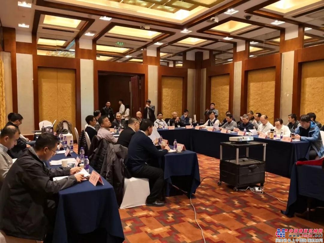 嶽首：李阿雁董事長應約出席CAPS2018·第九屆中國瀝青攪拌設備行業高峰會議