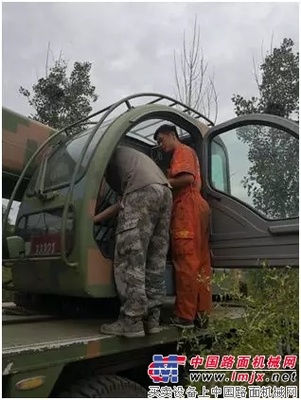 一个零部件锁定故障点！徐工这名起重机服务工程师堪比“孙悟空”