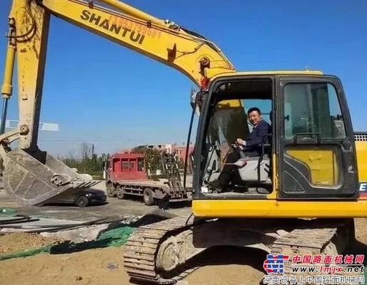 山推挖掘机受到行家里手的青睐