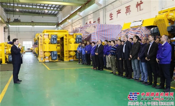 热烈祝贺珠海仕高玛公司两台MAW 10立方水工型搅拌机成功下线