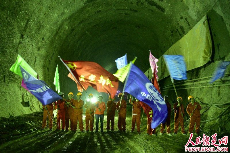 国内最长运煤专线蒙华铁路西坪塬隧道贯通