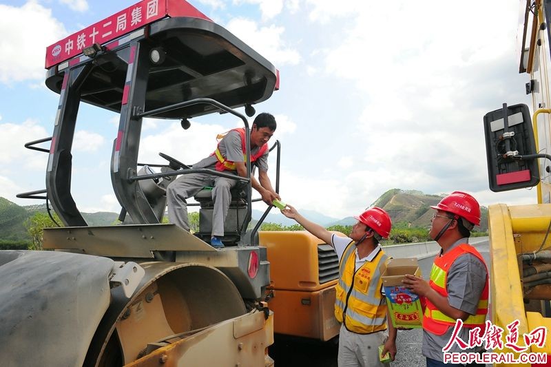 廣東仁新龍懷英懷三條高速公路預計年底通車