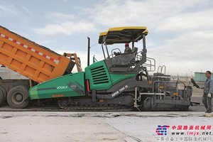 福格勒SUPER 1900-3 L履带式沥青摊铺机 高清图
