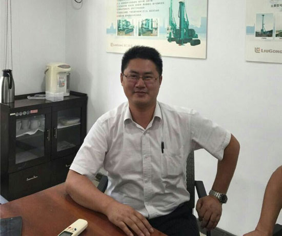 上海金泰工程机械有限公司副总经理徐峰