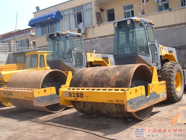 供应震动压路机,徐州压路机,铁三轮